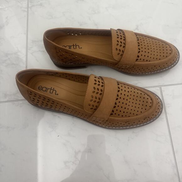 Earth Tan Brown 10 Perforated Leather Almond Toe Slip On Loafers - Picture 4 of 9